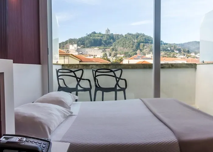 拉兰热拉酒店 2* 维亚纳堡